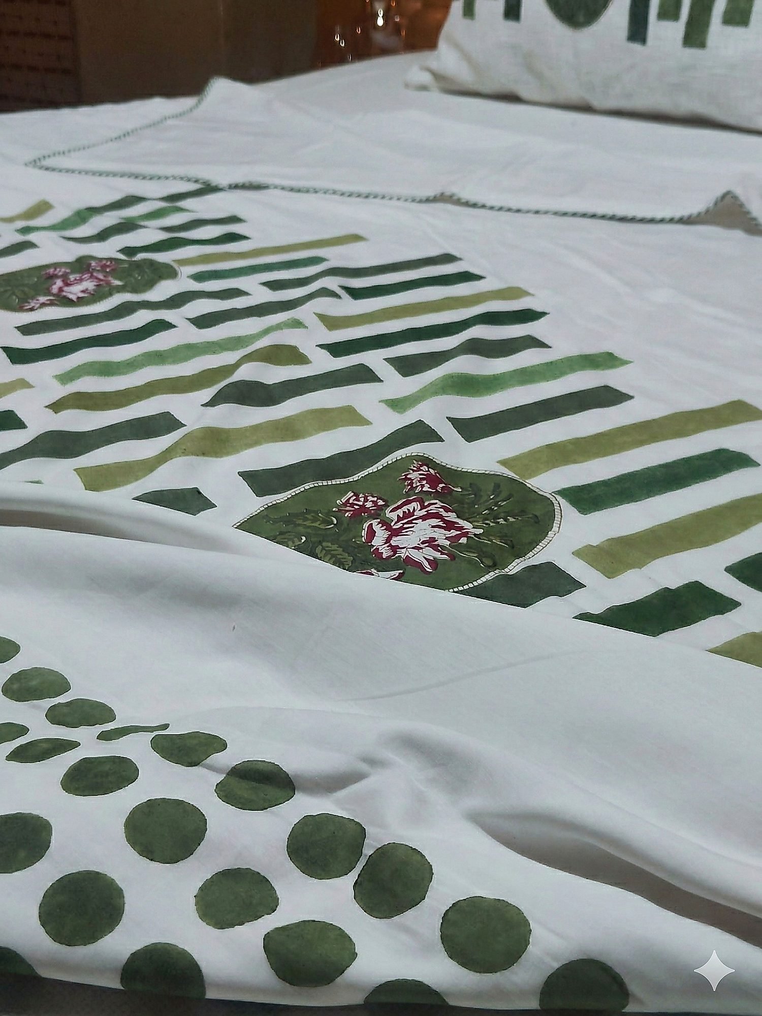 Sthana — repetition gathered toward the centre